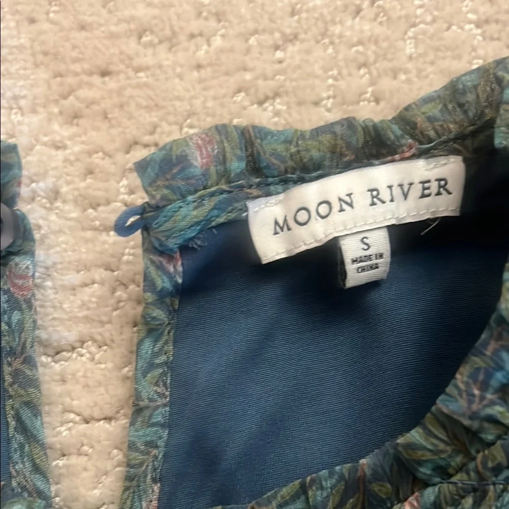 Moon River Green Tiered Ruffled Bishop Sleeve Dress - Picture 2 of 4